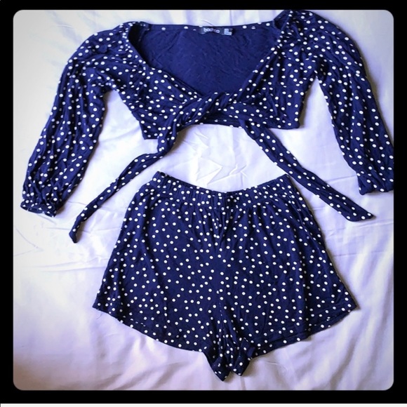 $Boohoo Polka Dot Tie Front Shorts Co-ord - Picture 2 of 4